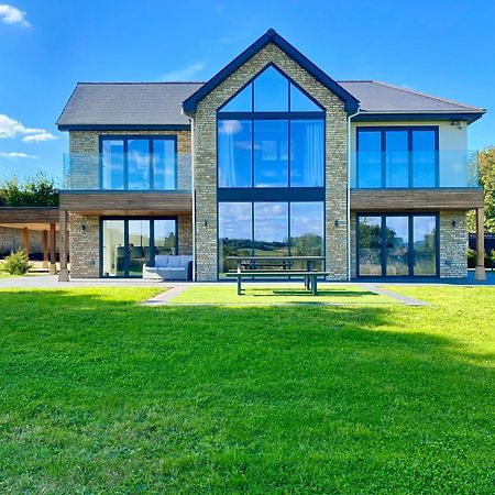 Stunning Modern Home Set In Beautiful Grounds. Бат Екстериор снимка