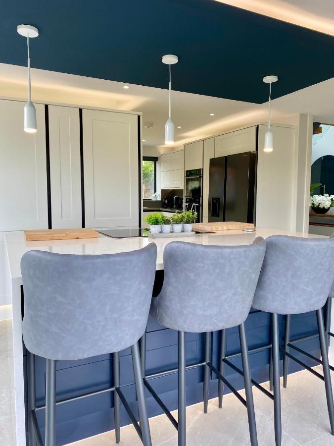 Stunning Modern Home Set In Beautiful Grounds. Бат Екстериор снимка