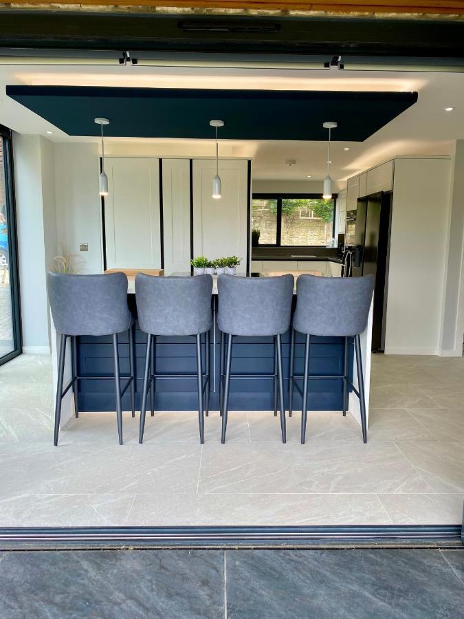 Stunning Modern Home Set In Beautiful Grounds. Бат Екстериор снимка