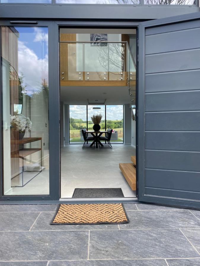 Stunning Modern Home Set In Beautiful Grounds. Бат Екстериор снимка