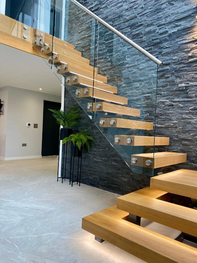 Stunning Modern Home Set In Beautiful Grounds. Бат Екстериор снимка