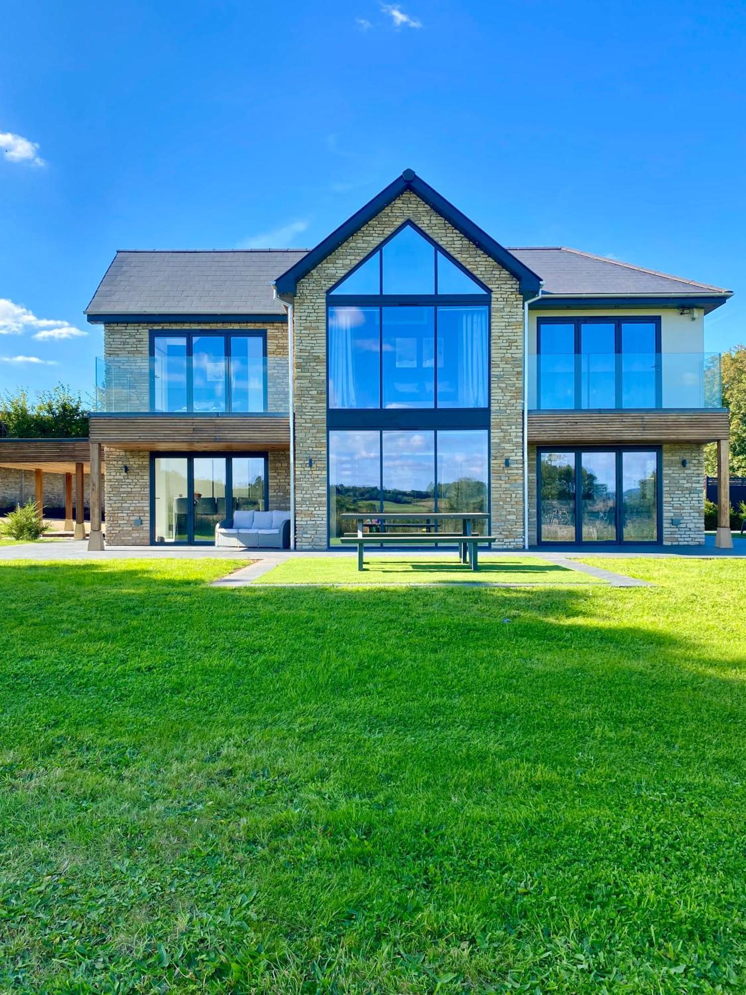 Stunning Modern Home Set In Beautiful Grounds. Бат Екстериор снимка