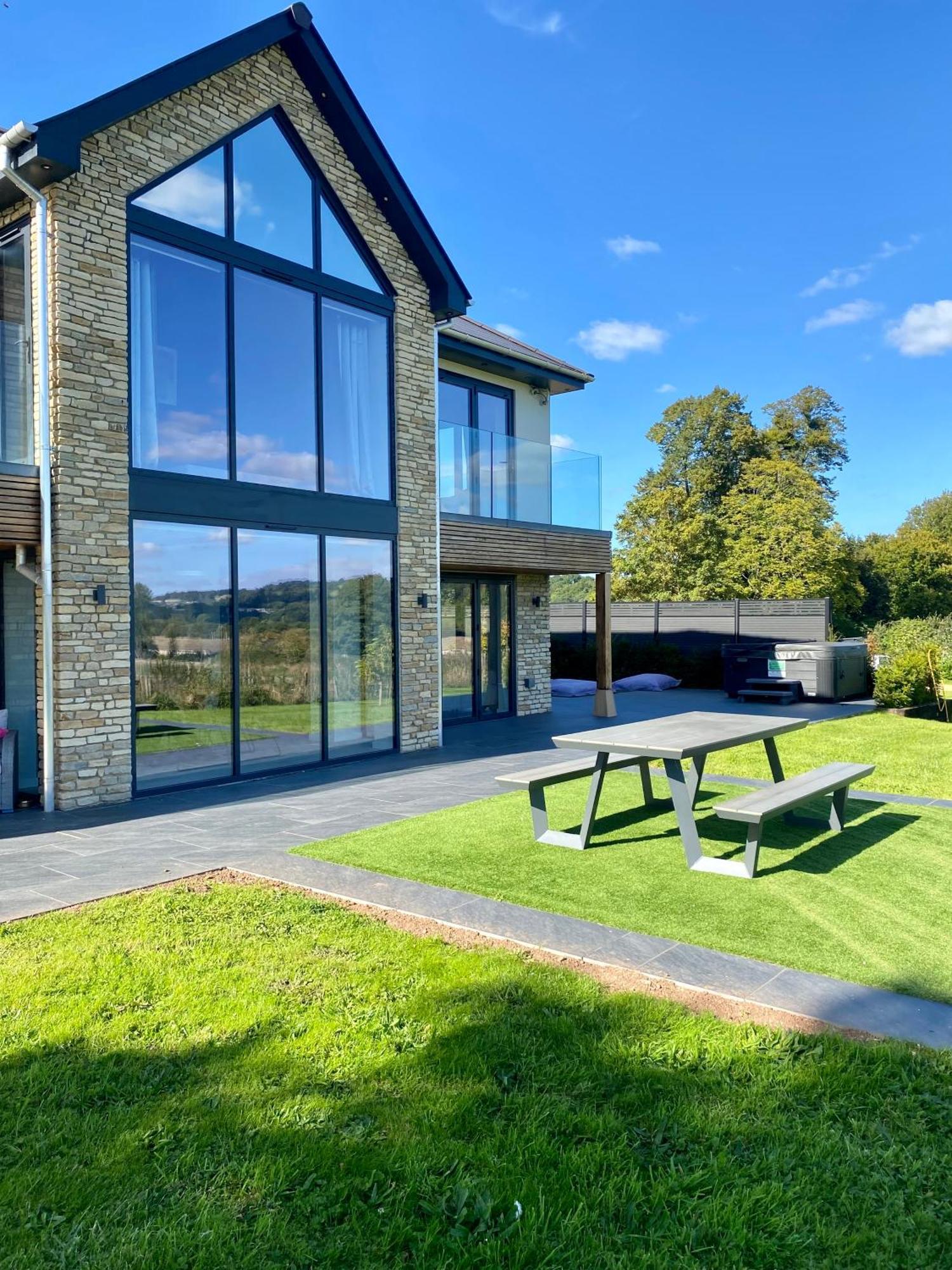 Stunning Modern Home Set In Beautiful Grounds. Бат Екстериор снимка