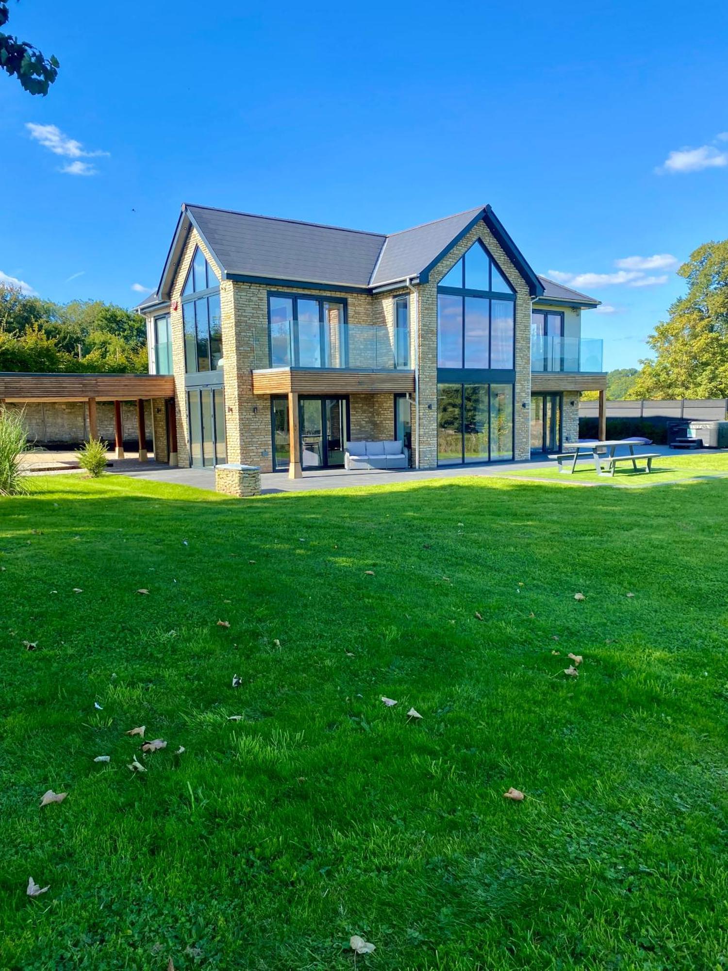 Stunning Modern Home Set In Beautiful Grounds. Бат Екстериор снимка